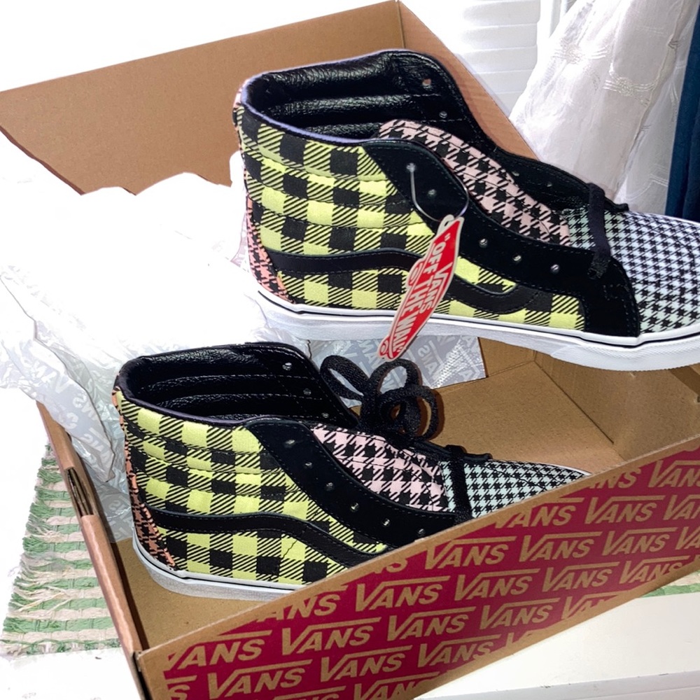 Vans Sk8-Hi Reissue size 7.5 in women’s.